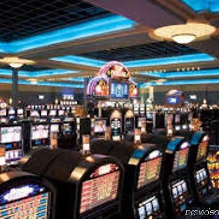 Riverwalk Casino Hotel Vicksburg Bagian luar foto